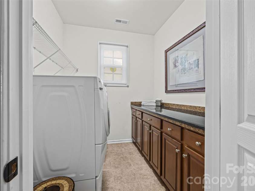 8632 Sequoia Grove Lane, Charlotte, NC 28214.  MLS# CAR4415555, YatesRealty ID 45482. 