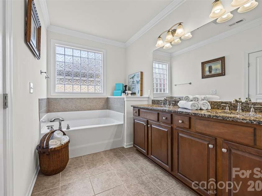 8632 Sequoia Grove Lane, Charlotte, NC 28214.  MLS# CAR4415555, YatesRealty ID 45482. 