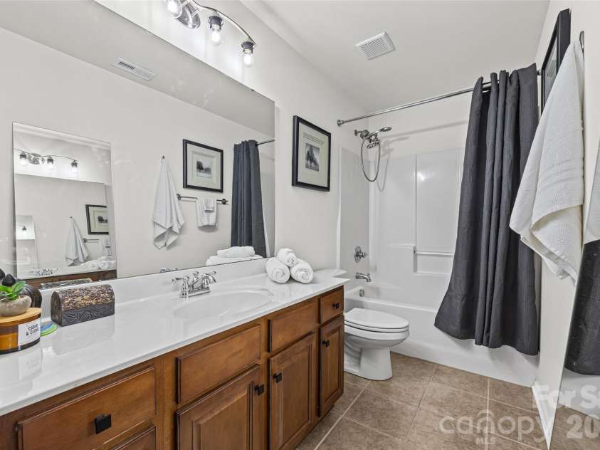 8632 Sequoia Grove Lane, Charlotte, NC 28214.  MLS# CAR4415555, YatesRealty ID 45482. 