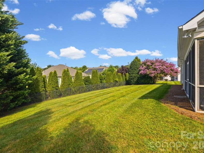 8632 Sequoia Grove Lane, Charlotte, NC 28214.  MLS# CAR4415555, YatesRealty ID 45482. 