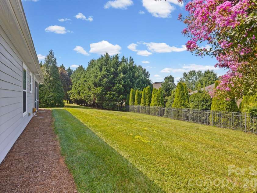 8632 Sequoia Grove Lane, Charlotte, NC 28214.  MLS# CAR4415555, YatesRealty ID 45482. 