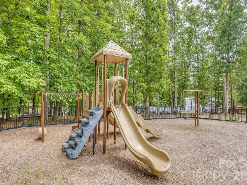8632 Sequoia Grove Lane, Charlotte, NC 28214.  MLS# CAR4415555, YatesRealty ID 45482. 
