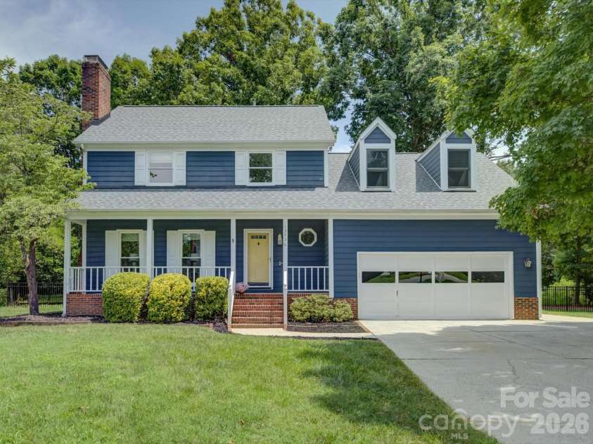 13736 Strathaven Drive, Matthews, NC 28105.  MLS# CAR4414593, YatesRealty ID 45486. 