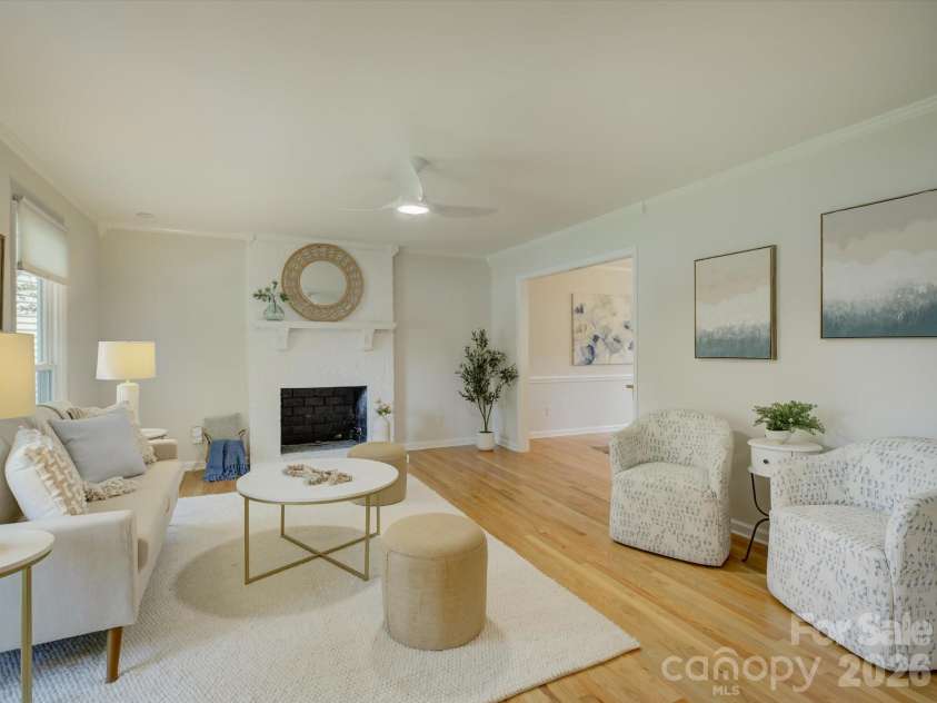13736 Strathaven Drive, Matthews, NC 28105.  MLS# CAR4414593, YatesRealty ID 45486. 
