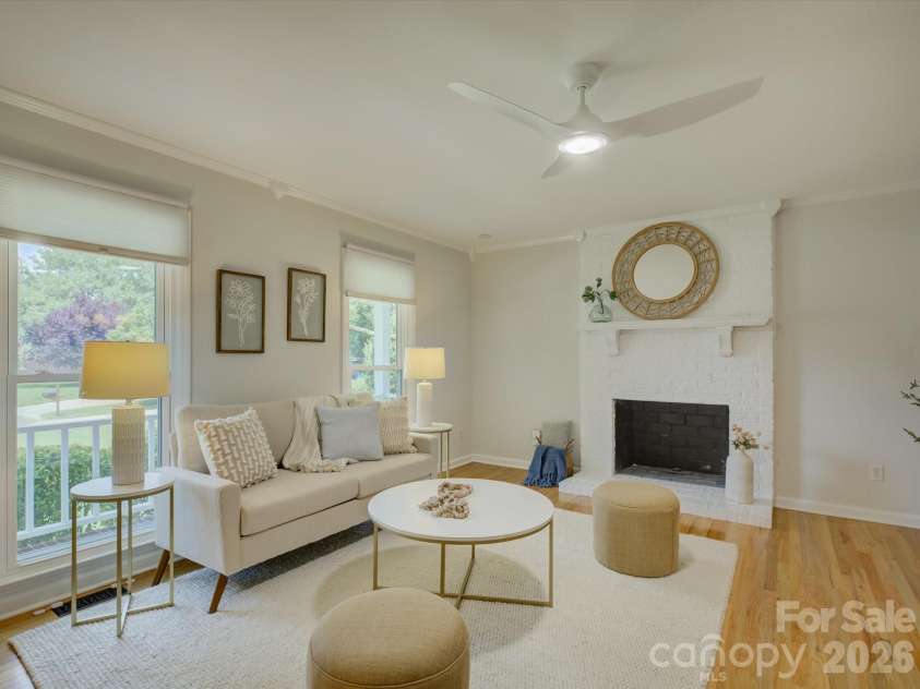 13736 Strathaven Drive, Matthews, NC 28105.  MLS# CAR4414593, YatesRealty ID 45486. 
