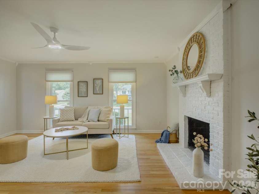 13736 Strathaven Drive, Matthews, NC 28105.  MLS# CAR4414593, YatesRealty ID 45486. 