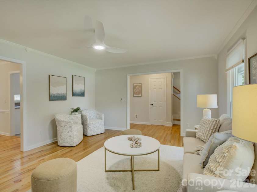13736 Strathaven Drive, Matthews, NC 28105.  MLS# CAR4414593, YatesRealty ID 45486. 