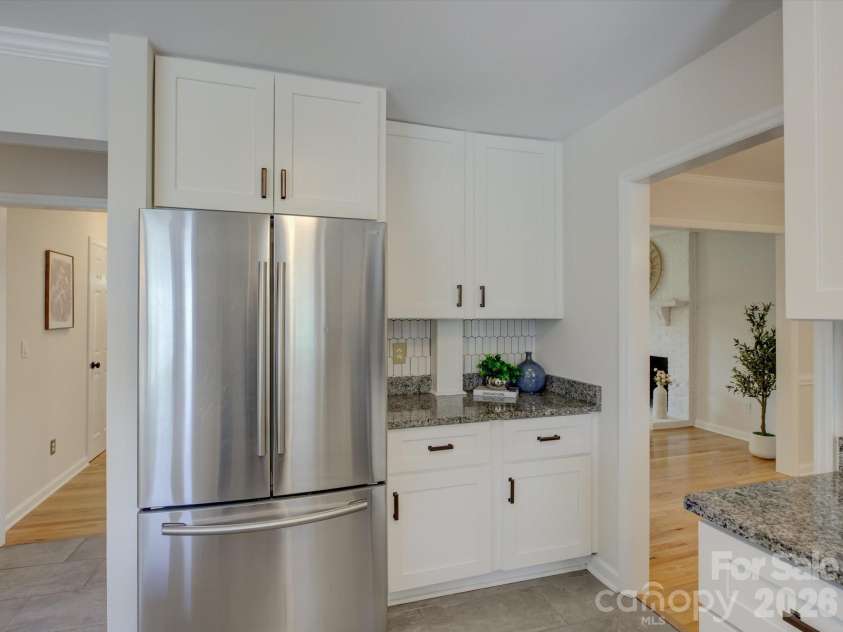 13736 Strathaven Drive, Matthews, NC 28105.  MLS# CAR4414593, YatesRealty ID 45486. 