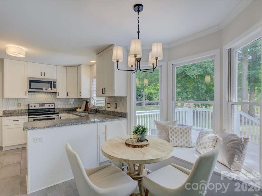 13736 Strathaven Drive, Matthews, NC 28105.  MLS# CAR4414593, YatesRealty ID 45486. 