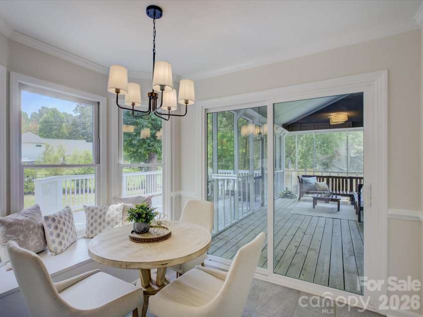 13736 Strathaven Drive, Matthews, NC 28105.  MLS# CAR4414593, YatesRealty ID 45486. 