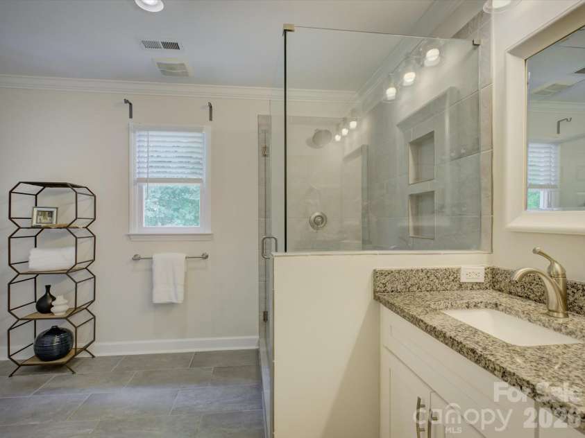 13736 Strathaven Drive, Matthews, NC 28105.  MLS# CAR4414593, YatesRealty ID 45486. 