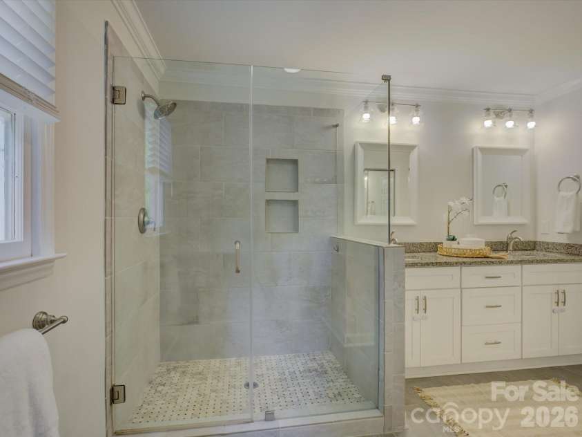 13736 Strathaven Drive, Matthews, NC 28105.  MLS# CAR4414593, YatesRealty ID 45486. 