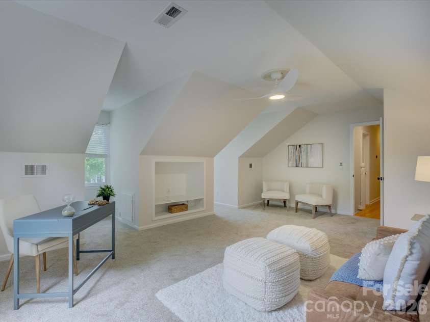 13736 Strathaven Drive, Matthews, NC 28105.  MLS# CAR4414593, YatesRealty ID 45486. 