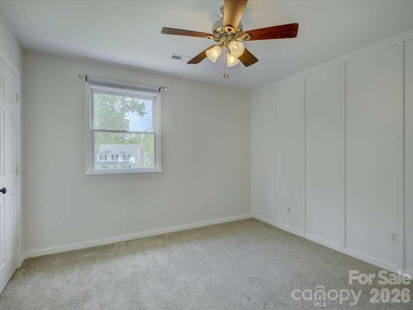 13736 Strathaven Drive, Matthews, NC 28105.  MLS# CAR4414593, YatesRealty ID 45486. 