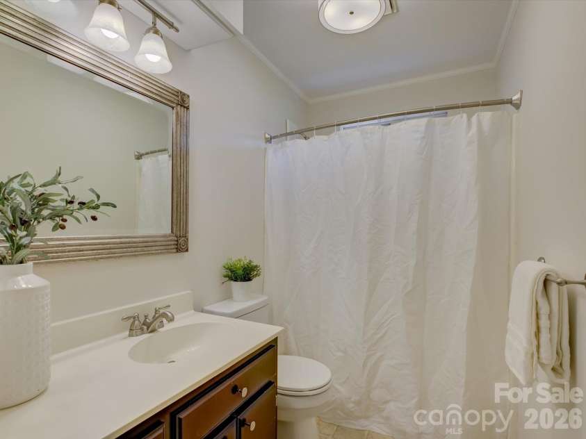 13736 Strathaven Drive, Matthews, NC 28105.  MLS# CAR4414593, YatesRealty ID 45486. 