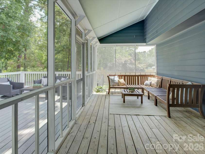 13736 Strathaven Drive, Matthews, NC 28105.  MLS# CAR4414593, YatesRealty ID 45486. 