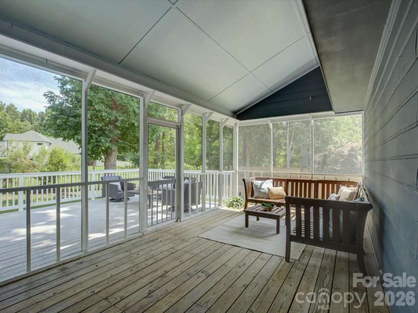 13736 Strathaven Drive, Matthews, NC 28105.  MLS# CAR4414593, YatesRealty ID 45486. 