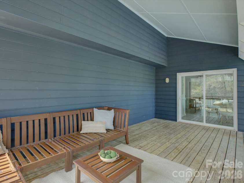 13736 Strathaven Drive, Matthews, NC 28105.  MLS# CAR4414593, YatesRealty ID 45486. 