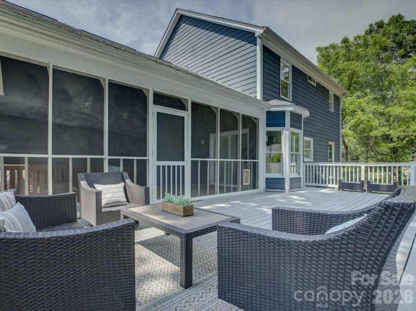 13736 Strathaven Drive, Matthews, NC 28105.  MLS# CAR4414593, YatesRealty ID 45486. 