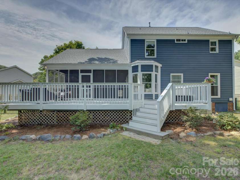 13736 Strathaven Drive, Matthews, NC 28105.  MLS# CAR4414593, YatesRealty ID 45486. 