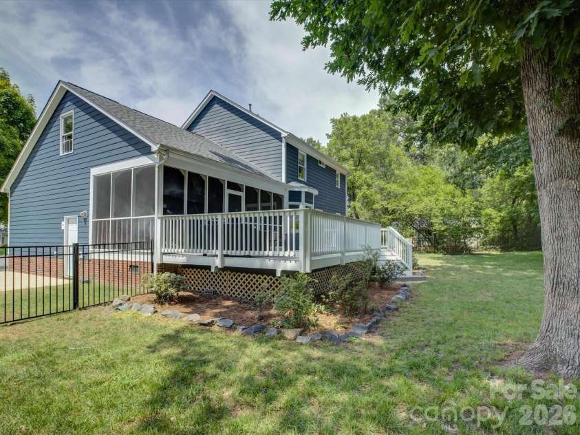 13736 Strathaven Drive, Matthews, NC 28105.  MLS# CAR4414593, YatesRealty ID 45486. 