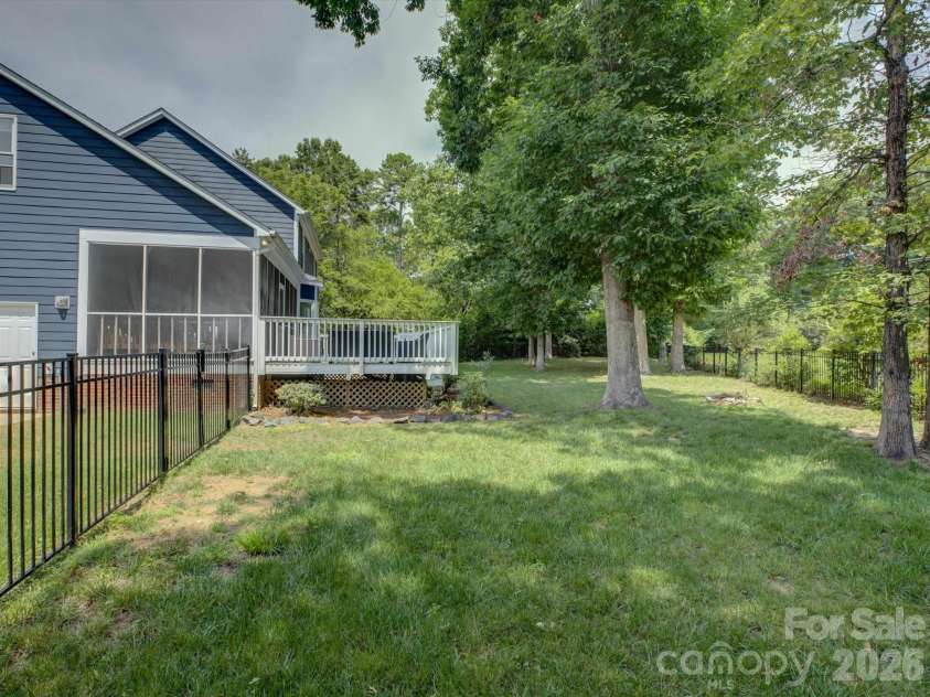 13736 Strathaven Drive, Matthews, NC 28105.  MLS# CAR4414593, YatesRealty ID 45486. 