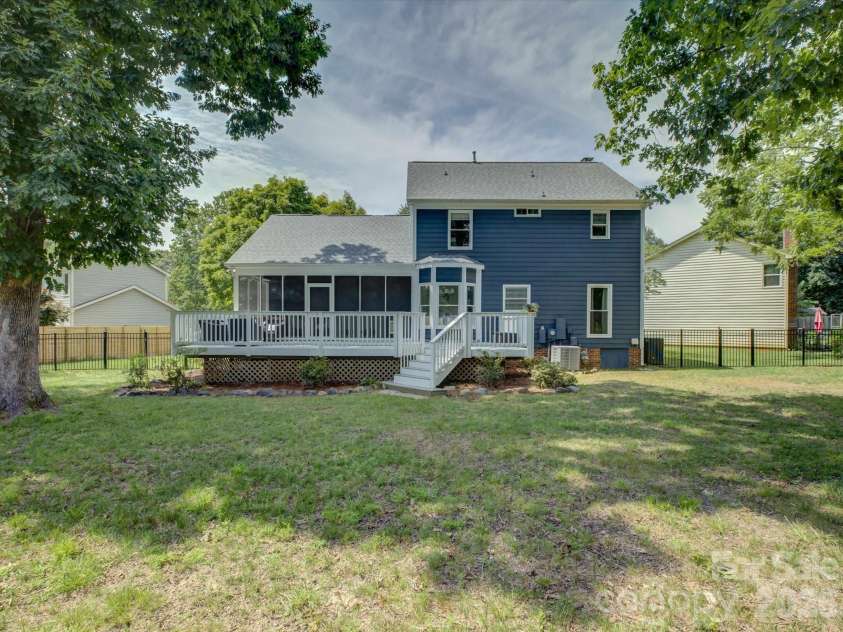 13736 Strathaven Drive, Matthews, NC 28105.  MLS# CAR4414593, YatesRealty ID 45486. 