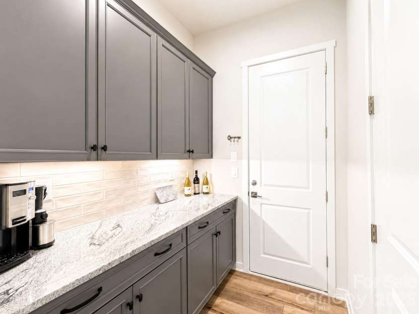 5208 Glenwalk Drive, Charlotte, NC 28269.  MLS# CAR4414454, YatesRealty ID 45489. 