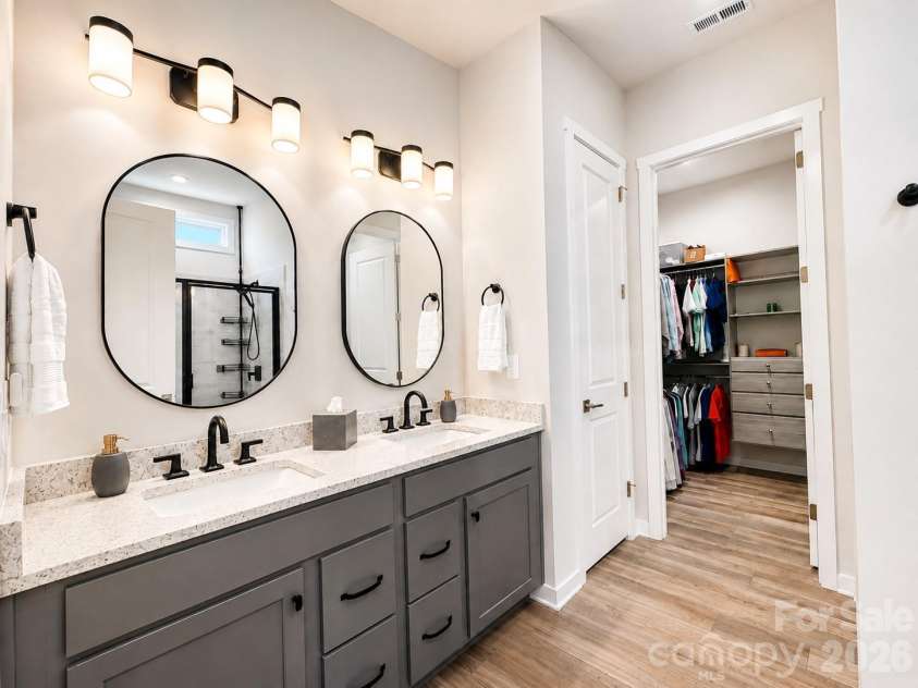 5208 Glenwalk Drive, Charlotte, NC 28269.  MLS# CAR4414454, YatesRealty ID 45489. 