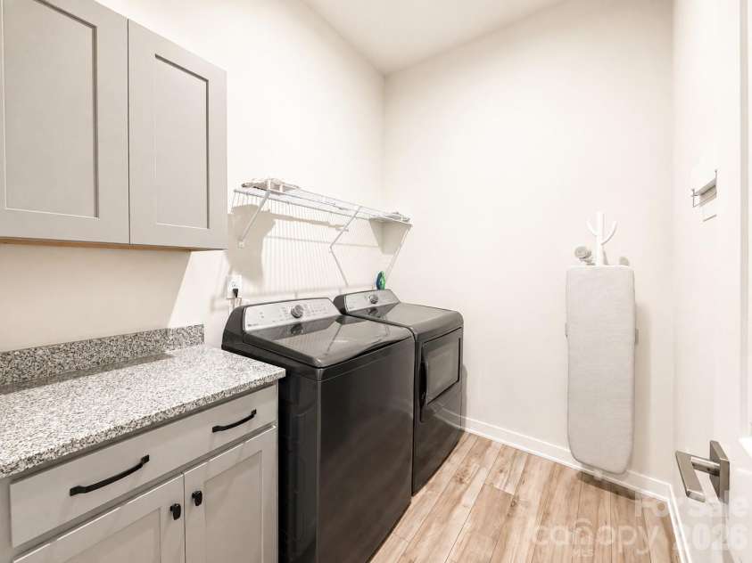 5208 Glenwalk Drive, Charlotte, NC 28269.  MLS# CAR4414454, YatesRealty ID 45489. 