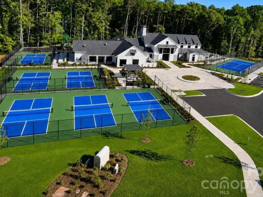 5208 Glenwalk Drive, Charlotte, NC 28269.  MLS# CAR4414454, YatesRealty ID 45489. 