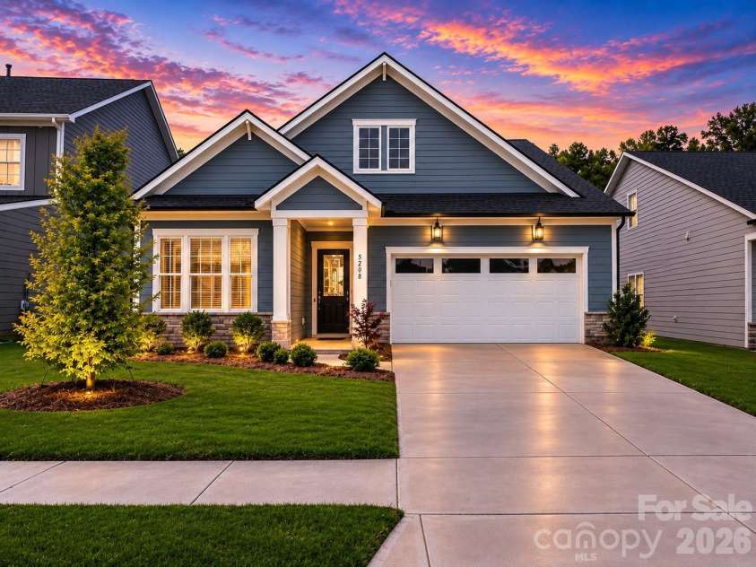 5208 Glenwalk Drive, Charlotte, NC 28269.  MLS# CAR4414454, YatesRealty ID 45489. 