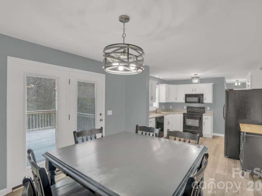 10425 Idlewild Road, Matthews, NC 28105.  MLS# CAR4324842, YatesRealty ID 4549. 