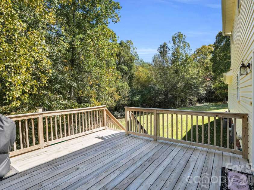 10425 Idlewild Road, Matthews, NC 28105.  MLS# CAR4324842, YatesRealty ID 4549. 