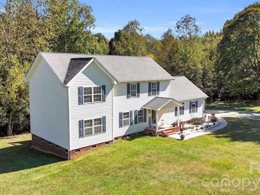 10425 Idlewild Road, Matthews, NC 28105.  MLS# CAR4324842, YatesRealty ID 4549. 