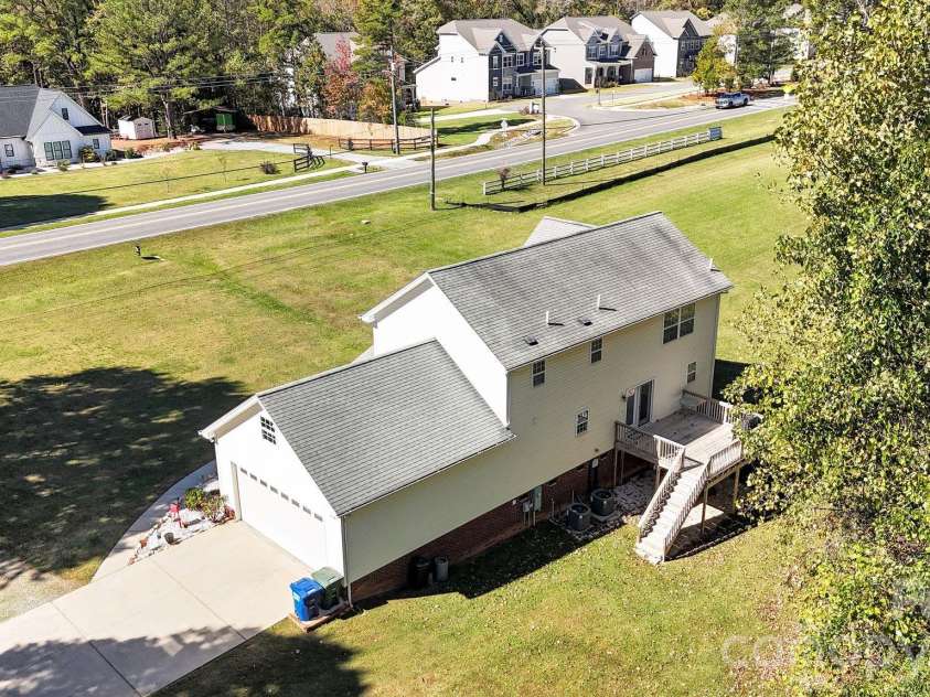 10425 Idlewild Road, Matthews, NC 28105.  MLS# CAR4324842, YatesRealty ID 4549. 