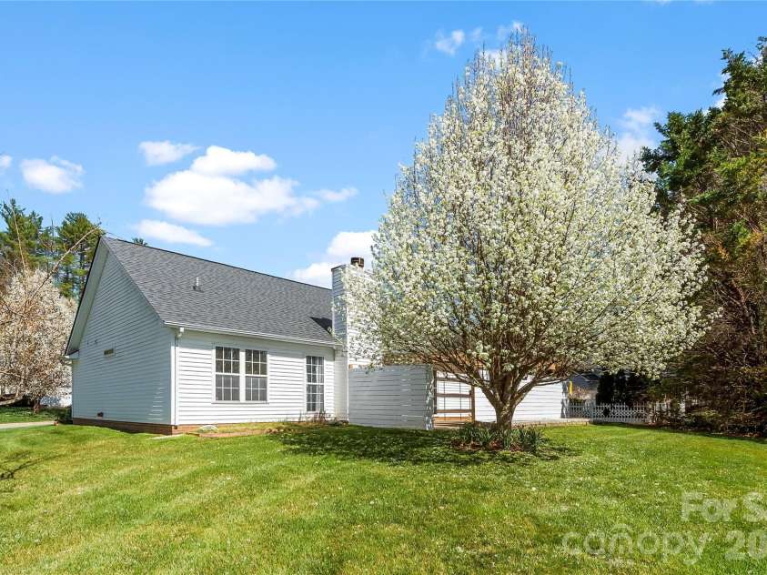 279 Stonehollow Road, Fletcher, NC 28732.  MLS# CAR4357133, YatesRealty ID 4549. 