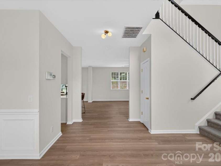 8100 Laurel Run Drive, Charlotte, NC 28269.  MLS# CAR4415263, YatesRealty ID 45490. 