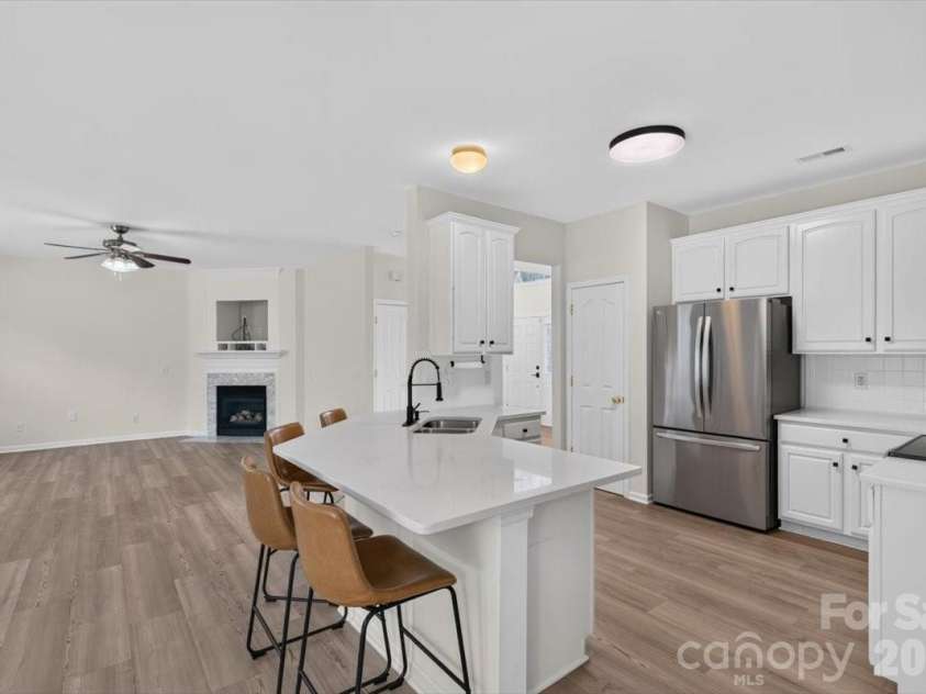 8100 Laurel Run Drive, Charlotte, NC 28269.  MLS# CAR4415263, YatesRealty ID 45490. 