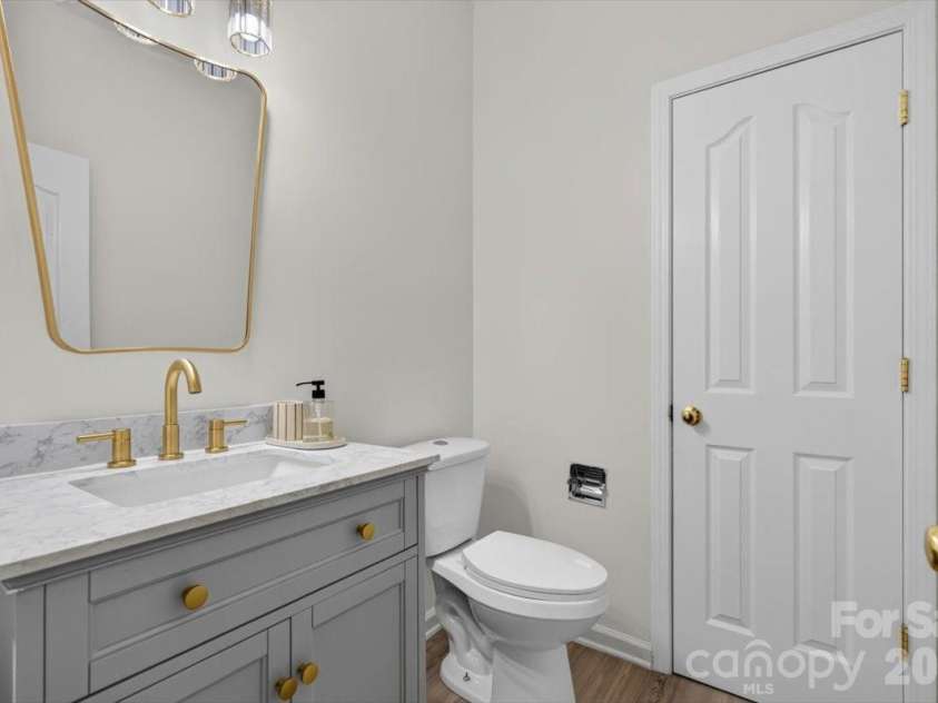 8100 Laurel Run Drive, Charlotte, NC 28269.  MLS# CAR4415263, YatesRealty ID 45490. 