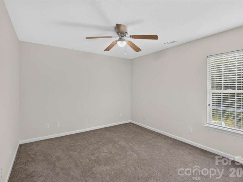 8100 Laurel Run Drive, Charlotte, NC 28269.  MLS# CAR4415263, YatesRealty ID 45490. 