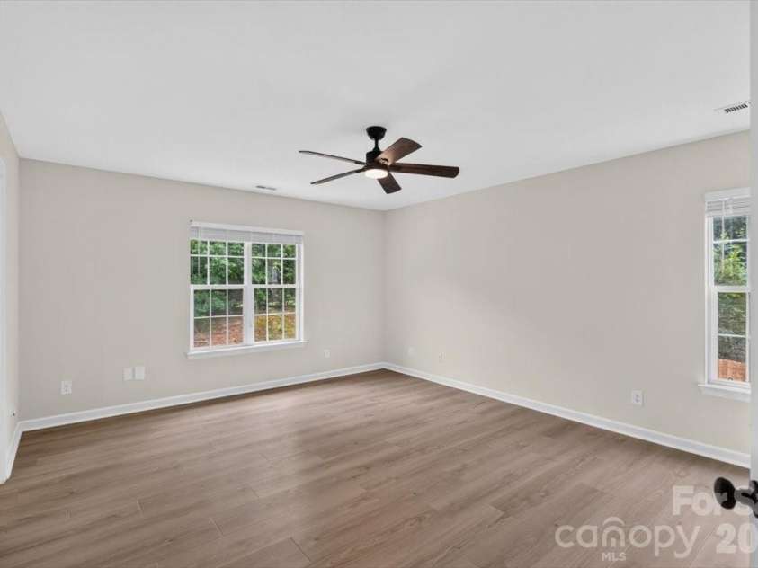 8100 Laurel Run Drive, Charlotte, NC 28269.  MLS# CAR4415263, YatesRealty ID 45490. 