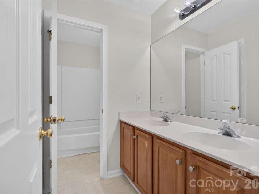 8100 Laurel Run Drive, Charlotte, NC 28269.  MLS# CAR4415263, YatesRealty ID 45490. 
