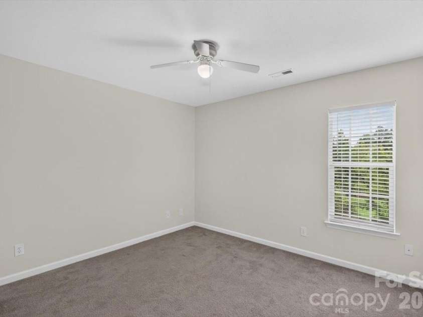 8100 Laurel Run Drive, Charlotte, NC 28269.  MLS# CAR4415263, YatesRealty ID 45490. 