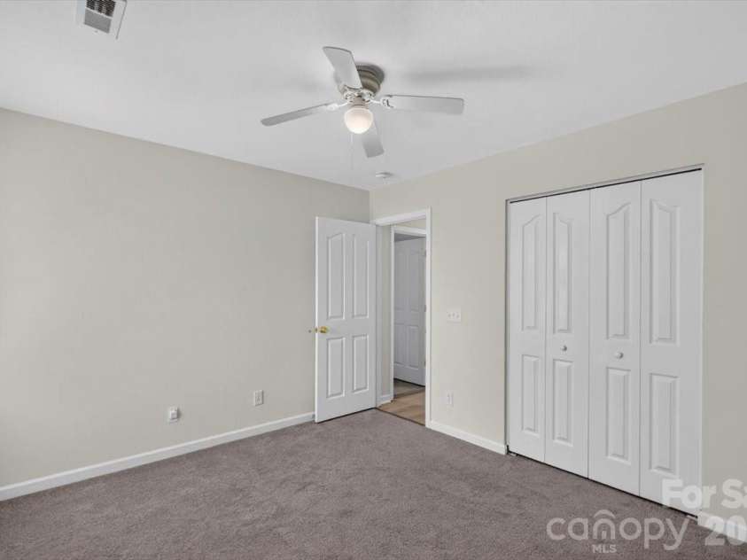 8100 Laurel Run Drive, Charlotte, NC 28269.  MLS# CAR4415263, YatesRealty ID 45490. 