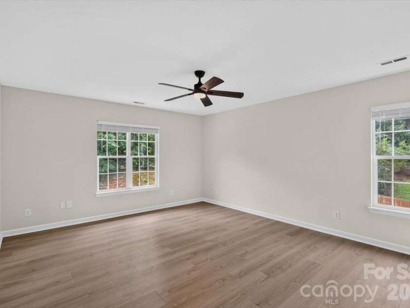 8100 Laurel Run Drive, Charlotte, NC 28269.  MLS# CAR4415263, YatesRealty ID 45490. 