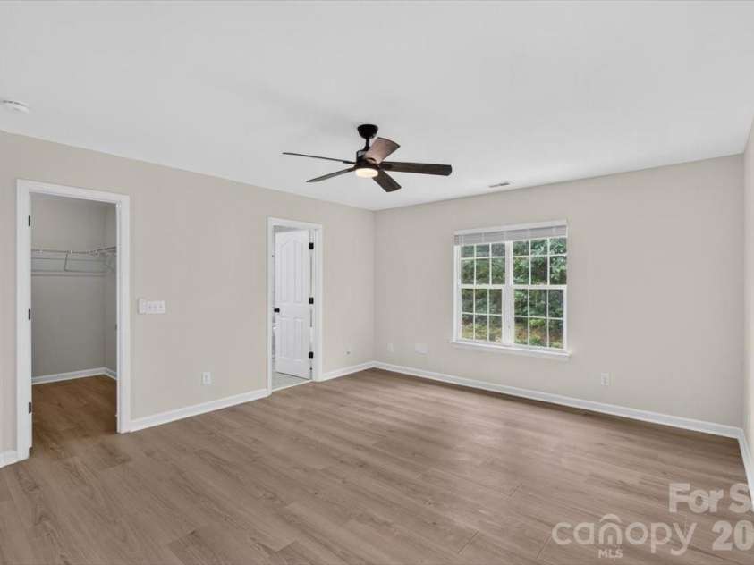 8100 Laurel Run Drive, Charlotte, NC 28269.  MLS# CAR4415263, YatesRealty ID 45490. 