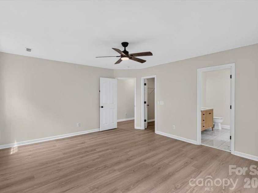8100 Laurel Run Drive, Charlotte, NC 28269.  MLS# CAR4415263, YatesRealty ID 45490. 