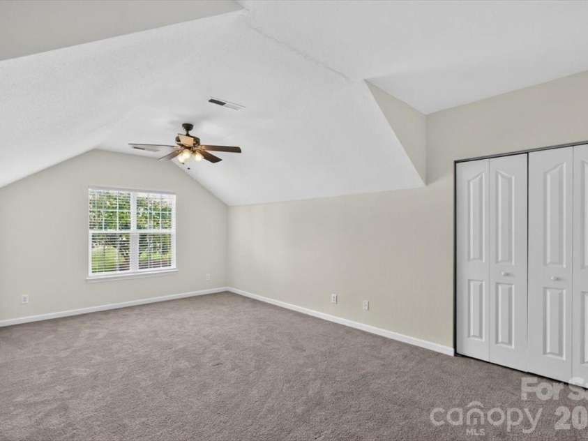 8100 Laurel Run Drive, Charlotte, NC 28269.  MLS# CAR4415263, YatesRealty ID 45490. 