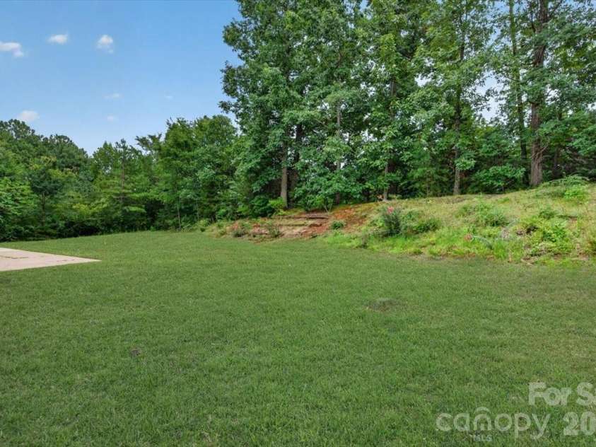 8100 Laurel Run Drive, Charlotte, NC 28269.  MLS# CAR4415263, YatesRealty ID 45490. 